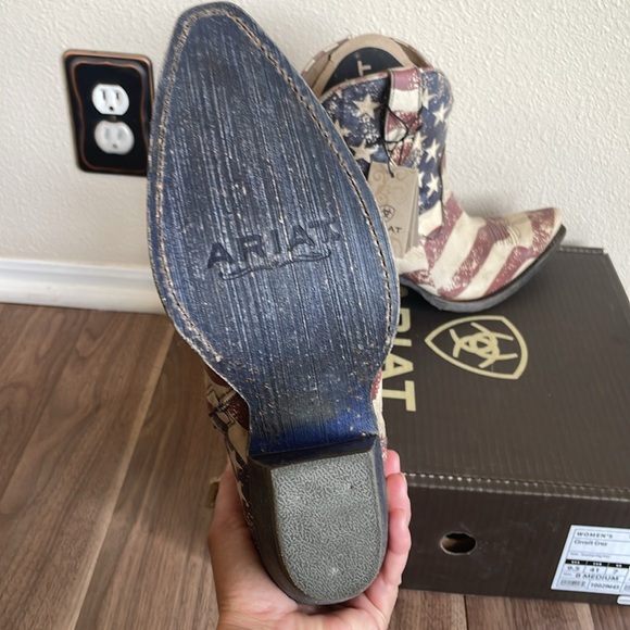Women’s Ariat American Flag Bootie. 9.5. - Picture 5 of 6
